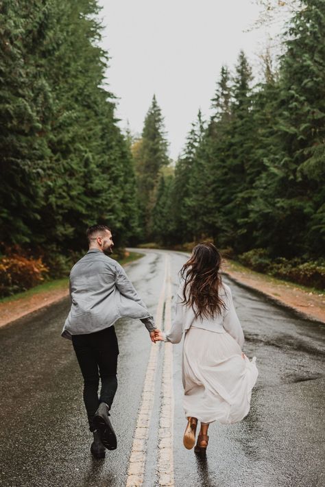 Couples Photos In Rain, Couple Shoot In Rain, Raining Engagement Photos, Rainy Proposal Pictures, Rainy Prenup Shoot, Rainy Couple Photos, Rain Engagement Photos, Rainy Day Couple Photoshoot, Rainy Day Engagement Pictures