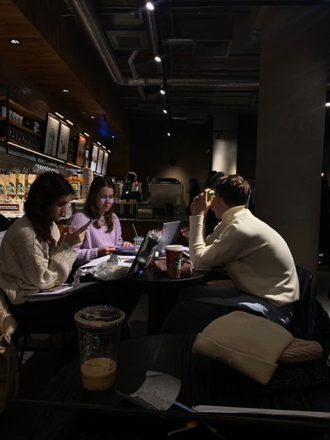 coffee shop, study date, friend group Writing Group Aesthetic, Student Coffee Shop, Study Friends Aesthetic, Friends Studying Aesthetic, Coffee Shop Date Aesthetic, Book Club Aesthetic Friends, Group Study Aesthetic, Ivy Alexandria, Group Study With Friends