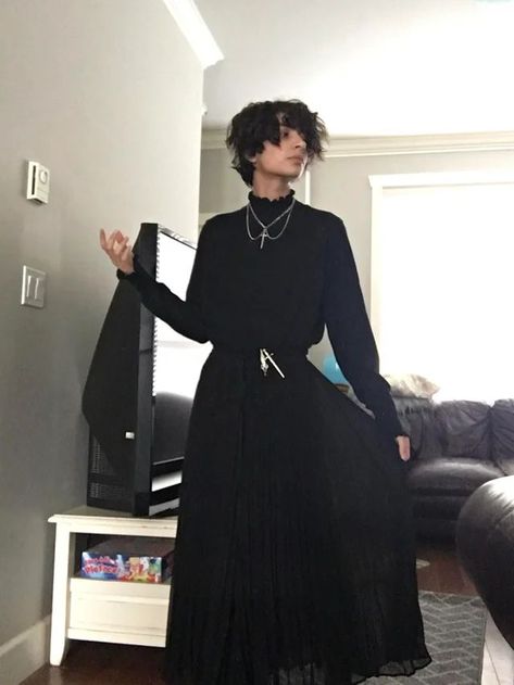 Goth Bf, Trad Goth Outfits, Witchy Outfits, Goth Guys, Masc Outfits, Vintage Goth, Witchy Fashion, Alt Fashion, A Skirt