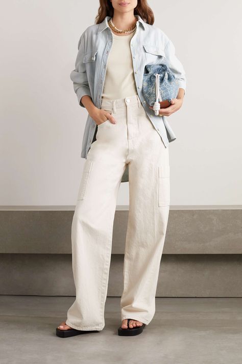 Beige Denim Outfit, Light Blue Fall Outfits, Denim And White Outfits Classy, Light Denim Shirt Outfit, White And Denim Outfits, Light Denim Outfit, Light Denim Jeans Outfit, Denim Jeans Outfit Summer, Denim Shirts For Women