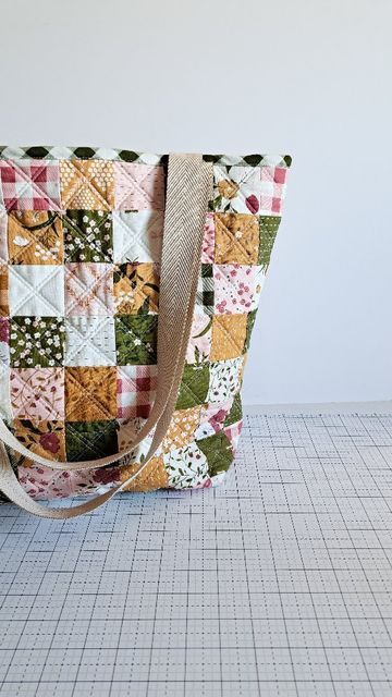 Modern Sewing and Quilting Patterns on Instagram: "A just-for-fun tote bag! This one is super roomy inside with a couple slip pockets and a little hook to hang keys from. 🙌 I love the scrappy looking patchwork on the outside and have already gotten a lot of use out of this tote. Pattern: my own design, no pattern available (at least yet 😉). Fabric: Evermore by @sweetfireroad for @modafabrics #quilt #quilting #centerstreetquilts #quiltedpouch #quiltedbag #bagmaking #totebag #showmethemoda #sew #sewing #sewingproject #handmade #handmadebag" Quilted Tote Bags Tutorial, Winter Sewing, Quilt Tips, Patchwork Tote Bags, Tote Bag Tutorial, Sewing Machine Projects, Best Tote Bags, Sewing And Quilting, Quilted Tote Bags