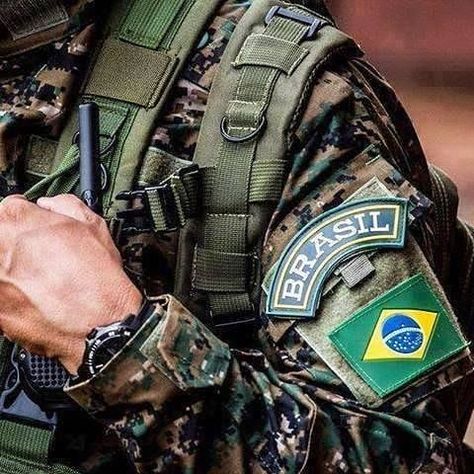 A imagem pode conter: uma ou mais pessoas Military Motivation, Military Wallpaper, Military Special Forces, Special Force, Military Love, Female Soldier, Military Forces, Military Life, Military Men