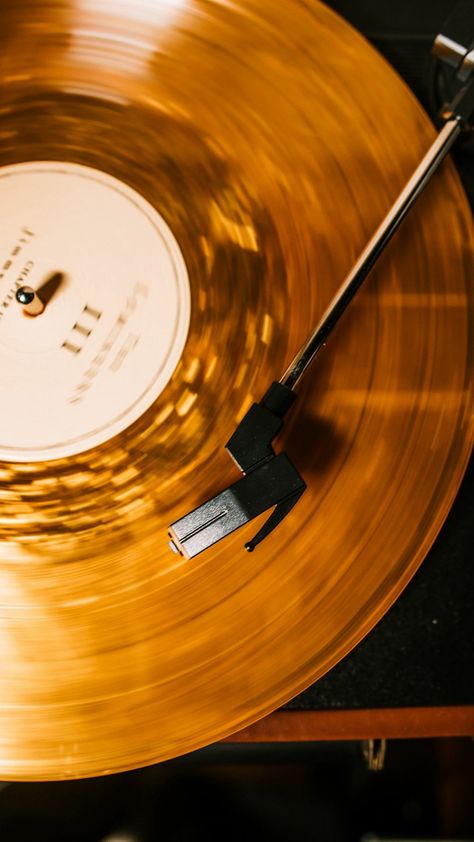 Vinyl Aesthetic, Jazz Bar, Vinyl Player, Jazz Club, Gold Aesthetic, Orange Aesthetic, Photos Hd, Music Aesthetic, روتين العناية بالبشرة