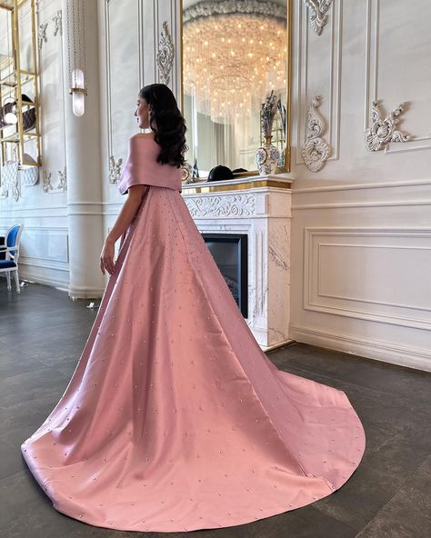 SS481 Luxury Dubai Pink Satin Evening Dresses with Train 2024 Elegant Off the Shoulder Arabic Women Wedding Party Gowns Engagement Pink Dress, Pink Gown Elegant, Nikkah Party, Engagment Dress, Pink Dress Elegant, Evening Dresses Short Parties, Arabic Evening Dress, Dresses With Train, Party Dress Pink