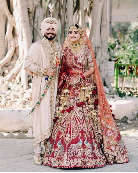 Anand Karaj Suit Bride, Punjabi Bride Suit, Punjabi Bridal Lengha, Punjab Wedding, Indian Bridal Wear Red, Engagement Dress For Bride, Punjabi Wedding Couple, Latest Bridal Lehenga Designs, Best Indian Wedding Dresses