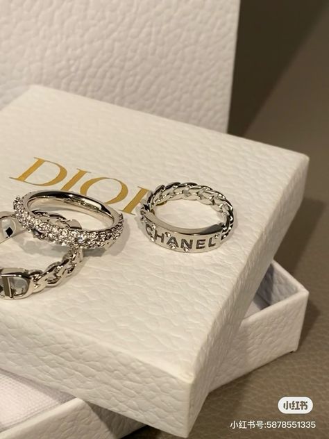 Dior Ring Aesthetic, Dior Jewelry Silver, Dior Ring Silver, Chanel Jewellery, Chanel Ring, Ring Stacks, Pretty Jewelry Necklaces, Girly Bags, Pattern Ring