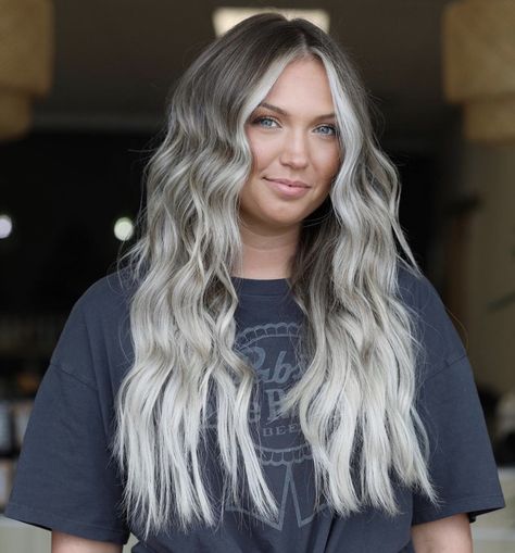 Women’s Fall Hair Color Ideas, Cool Tone Blonde Hair, Ashy Hair Color, Western Hair Color, Bachelor Flat, Cool Toned Blonde Hair, Adrina Lima, Ashy Hair, Western Hair