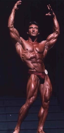 Frank Zane posing like Steve Reeves in a Contrapposto Cool Pose Mr Olympia Winners, Frank Zane, Bodybuilding Pictures, Mr Olympia, Body Builder, Male Physique, Bodybuilding Motivation, Bodybuilding Workouts, Powerlifting