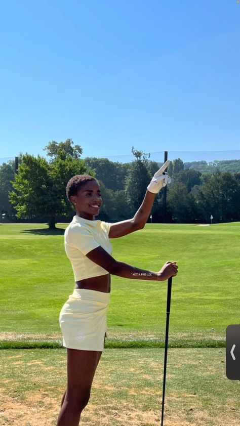 Golf Black Women, Preppy Garden, Country Club Aesthetic, Golf Fits, Summer In The Hamptons, Cute Golf, Cheer Poses, Golf Inspiration, Sports Girl