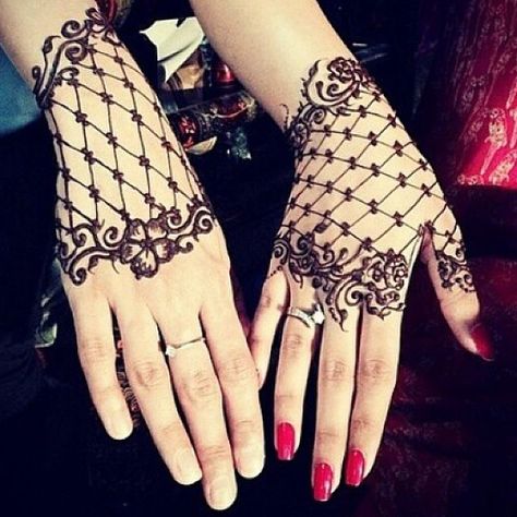 Henna lace glove Henna Tattoo Designs Arm, Jagua Henna, Lace Tattoo Design, Indian Mehndi Designs, Henna Tattoo Hand, Henna Tattoo Designs Hand, Tattoo Henna, Mehndi Patterns, Hand Tattoos For Women