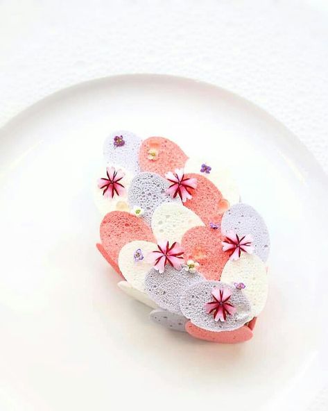 Molecular Food, Fancy Desserts Recipes, Michelin Star Food, Plated Dessert, Plate Presentation, Fine Dining Recipes, Mini Cakes Birthday, Fancy Desserts, Dessert Decoration