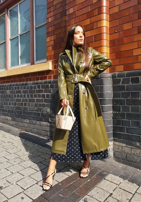 This Topshop Trench Has Only Been Online a Week—but It's Already An Insta Hit Women's Fashion 2023, Patent Trench Coats, 2023 Lifestyle, Celebrities Leather Jacket, Trench Coat Outfit, Long Leather Coat, Leather Trench Coat, Lifestyle Inspiration, Street Style Inspiration