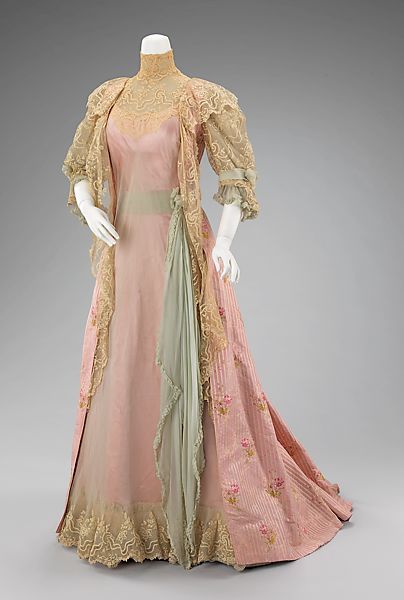 House of Worth | Tea gown | French | The Met Irma Vep, Gail Carriger, House Of Worth, Tea Gown, 1900s Fashion, Old Dresses, Antique Dress, Costume Collection, Vintage Gowns