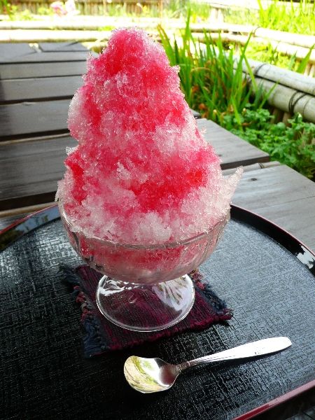 Kakigori - I love it! Japanese Shaved Ice, Shaved Ice Recipe, Lemon Green Tea, Icee Recipe, Kanagawa Prefecture, Fruit Ice, Cherry Recipes, Japanese Dessert, Snow Cones