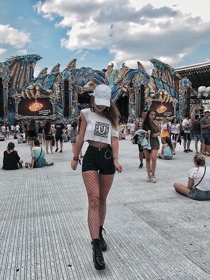 Untold Festival Outfit, Aftershock Festival Outfit, Metal Festival Outfit Summer, Pal Norte Outfit, Sturgis Outfit Ideas, Look Show Rock, Ultra Festival Outfit, Festival Looks 2023, Electronic Music Festival Outfit