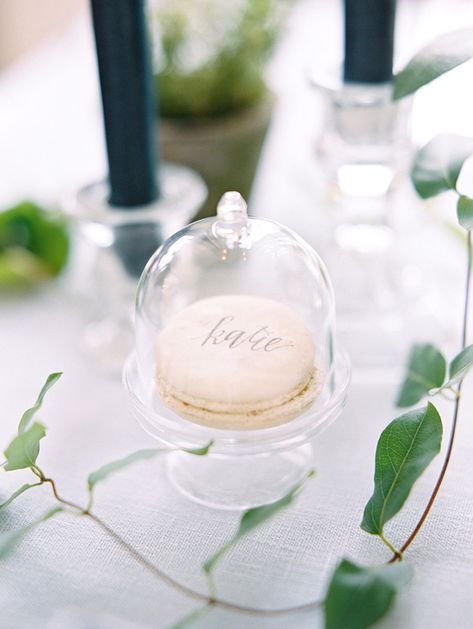 If our place card was a monogrammed cream macaron served up in a mini cloche, we'd take it home in an instant. Wedding Macarons, French Country Wedding, Mr And Mrs Smith, Creative Wedding Favors, Edible Wedding Favors, Best Wedding Favors, Martha Stewart Weddings, Personalized Wedding Favors, Unique Wedding Favors