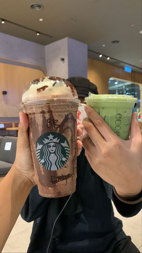 Minuman Starbucks, Audi Interior, Food Hunter, Starbucks Coffee Cup, Food Drinks Dessert, Aesthetic Coffee, Snap Food, Food Videos Cooking, Starbucks Drinks