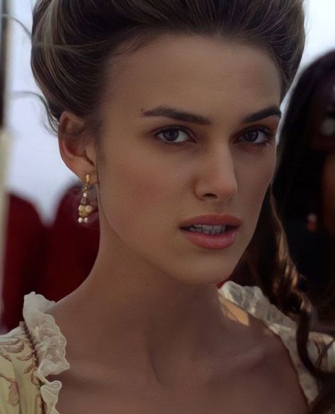 Keira Knightley Elizabeth Swann, Keira Knightley Makeup Eye, Keira Knightley Pirates Of The Caribbean Hair, Polina Core, Kiera Knightly Eye Makeup, Keira Knightley Makeup, Keira Knightley Side Profile, Keira Knightley Pirates, Kiera Knightly Andromeda Black