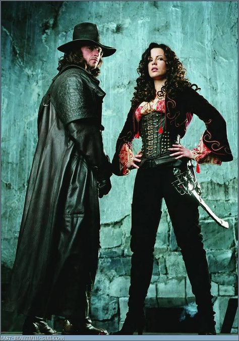 Van Helsing and Princess Anna Valerious Anna Valerious, Human Centipede, Van Helsing, Vampire Movies, Vampires And Werewolves, Vampire Academy, Movie Costumes, Kate Beckinsale, Hugh Jackman