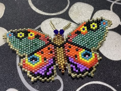 Brick Stitch Butterfly, Brick Stitch Tutorial, Stitch Butterfly, Handmade Plushies, Butterfly Cross Stitch, Butterfly Dragonfly, Seed Bead Patterns, Beaded Cross, Beaded Ornaments