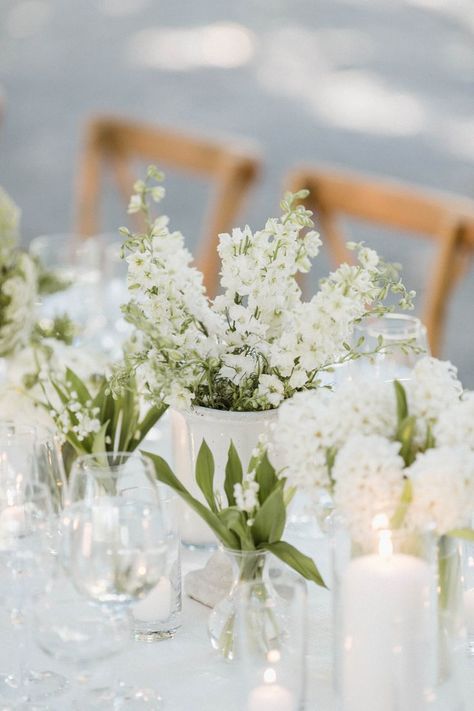 Spring Wedding Centerpieces, Unique Floral Arrangements, Modern Bridal Shower, Spring Centerpiece, Romantic Garden Wedding, Napa Wedding, Wedding Centerpieces Diy, Wedding Reception Tables, Centerpiece Ideas