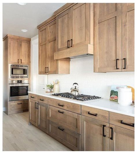 Transitional Decor Kitchen, Wood Kitchen Cabinets, Dark Cabinets, Kitchen Cabinet Colors, Style Deco, Kitchen Inspiration Design, Kitchen Redo, Kitchen Cabinet Design, Kitchen Remodel Idea