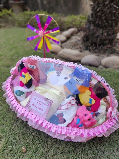 Naming Ceremony Gift Packing Ideas, Goad Bharai, Shower Baskets, Baby Decorations, Leg Mehndi, Baby Shower Baskets, Creative Gift Wraps, Gifts Wrapping, Baby Shower Crafts