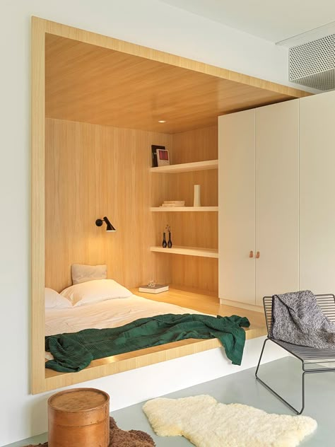 Sleeping Nook, Built In Bed, Minimalist Bedroom Design, Small Bedroom Designs, Clean Bedroom, Built In Furniture, House Interiors, Simple Bedroom, Apartment Interior