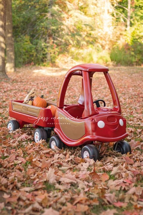 Little Tikes Car Makeover Christmas, Little Tykes Car Makeover Cozy Coupe, Shoot Setup Ideas, Christmas Cozy Coupe, Tikes Car Makeover, Little Tikes Car Makeover, Cozy Coupe Truck, Christmas Photo Op, Orange Painted Furniture