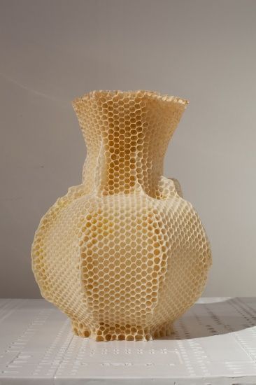 Tomas Libertiny Honeycomb Vase, Ugly Things, Diy Honeycomb, Bee Products, Carpenters Workshop, Bees Knees, Glass Ceramic, Art And Design, Bee Keeping