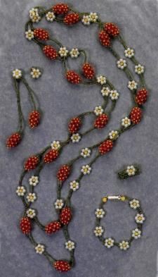 flower jewelry Ideas, Craft Ideas on flower jewelry Strawberry Beads, Beads Tutorial, Strawberry Seed, Beaded Bead, Felt Beads, Beaded Beads, Ring Tutorial, Beaded Jewlery, Beaded Jewellery