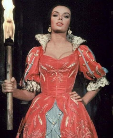 Barbara Steele The Pit And The Pendulum, Pit And The Pendulum, Barbara Steele, Cult Horror, Famous Monsters, Scream Queens, Gothic Horror, The Pit, Vintage Horror