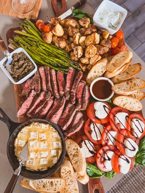 Fiesta Chicken Crockpot, Gardening Party, Charcuterie Board Meats, Home Decor Ideas Bedroom, Cooking The Perfect Steak, Dress Garden, Grazing Board, Baked Asparagus, Decor Ideas Bedroom