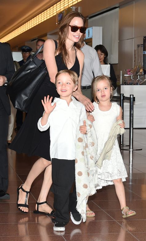 Angelina Jolie Makes Her Latest Press Stop a Family Affair Angelina Jolie Twins, Angelina Jolie Family, Knox Jolie Pitt, Brad And Angie, Celebrity Twins, Shiloh Jolie-pitt, Shiloh Jolie, Angelina Jolie Style