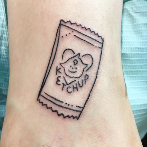 Ketchup kastup cat soup chetchup thank you Zoe!!! #Ninapinaporvida #niñapiñaporvida #tatuaje #tttflash #tattoo #ttt #tttism #ssoo… Ketchup Tattoo, Soup Tattoo, Ketchup Packet, Cat Soup, Ketchup Packets, Earthy Tattoos, Cute Tats, Handpoke Tattoo, Tattoo Inspo