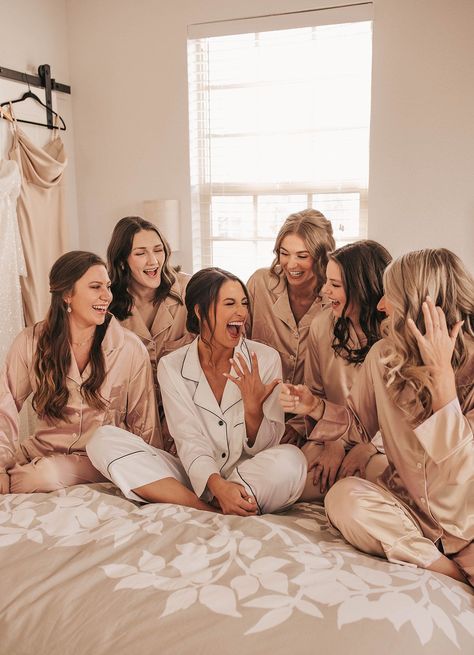 Before Wedding Pictures, Wedding Preparation Photos, Bride And Bridesmaid Pictures, Bridesmaids Getting Ready, Wedding Photo List, Bridesmaid Poses, Bridesmaid Pictures, Wedding Shot List, Bridal Party Getting Ready