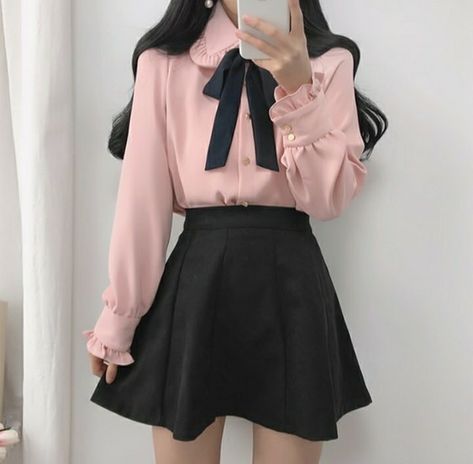 Black Pink Fashion Outfit Ideas, Classic Outfit Aesthetic, Japanese Fits, Aesthetic Edgy, Classic Outfits For Women, Job Clothes, Vsco Summer, Classy Business Outfits, Soft Clothing