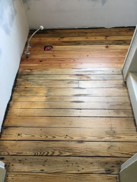 Diy Wood Filler, 1890 House, Western House Ideas, Antique Wood Floors, Wood Floor Repair, Pine Wood Flooring, Diy Wood Floors, Old Wood Floors, Heart Pine Flooring