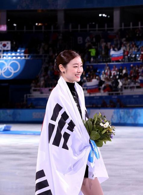 Yuna Kim. Her smile :-) Yuna Kim Olympics, Yuna Kim Aesthetic, Kim Yuna Skating, Yuna Kim Skating, Ice Sports, Yuna Kim, Kim Yuna, Skating Aesthetic, Women's Soccer Team