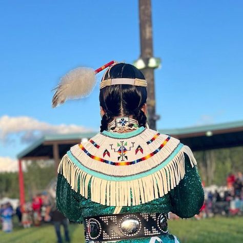 Martina Aginas on Instagram: "It was another great weekend 🤍✨ My family and I had a good time at Driftpile #powwow" Beadwork Outfit, Powwow Shawl, Jingle Dress Regalia, Shawl Dancer, Fancy Shawl Regalia, Powwow Outfits, Squash Blossom Jewelry, Fancy Shawl, Powwow Regalia