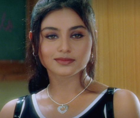 90s makeup Rani Mukerji bollywood kuch kuch hota hai 90s Bollywood Makeup Looks, 90s Makeup Looks Indian, Rani Mukerji Makeup, Rani Mukerji Aesthetic, Bollywood 90s Makeup, Rani Mukerji Kuch Kuch Hota Hai, 90s Bollywood Makeup, Rani Mukerji 90s, 00s Bollywood