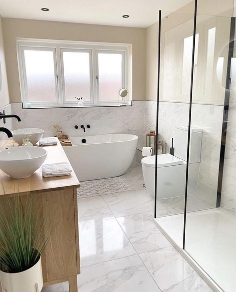 Modern Marble Bathroom From @ourpaisleyproject Small Ensuit, Ensuite Bathroom Decor, Ensuite Bathroom Ideas Master Bedrooms, Ensuit Bathroom, Bathroom Colour Ideas, Small Bathroom With Bath, Ensuite Bathroom Ideas, Bathroom With Shower And Bath, Modern Marble Bathroom