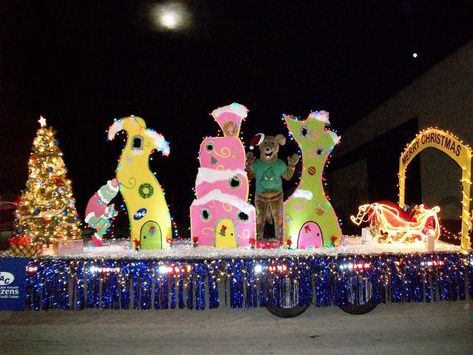 Whoville Theme, Grinch Float, Parade Float Diy, Whoville Christmas Decorations, Grinch Whoville, Christmas Parade Floats, Parade Ideas, Grinch Decorations, Whoville Christmas