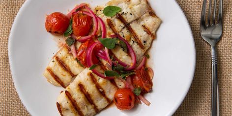 Best Grilled Tilapia Recipe — How To Make Grilled Tilapia Grilled Tilapia Recipes, Grill Fish, Seafood Dinners, Grilled Tilapia, Grilled Seafood Recipes, Seafood Recipe, Seafood Recipes Healthy, Tilapia Recipes, Healthiest Seafood