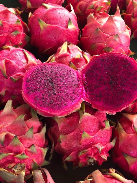 Hawaiian foods Vegetables Pictures, Hawaiian Foods, Tropical Vegetation, Fruits And Vegetables Pictures, Dragon Fruit Plant, Vegetable Pictures, Textiles Sketchbook, Tropical Food, Fruits Photos