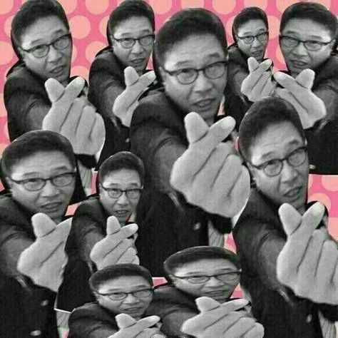 Lee Soo man finger heart meme Sooman Lee, Lee Soo Man Meme, Lee Soman, Jaywhypee Oppar, Paper Piggy Bank, Finger Heart Meme, Lee Soo Man, Exo Stickers, Heart Meme