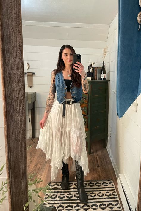 Bluegrass Aesthetic Outfit, Country Music Outfits Concert, Cowboy Inspired Outfit, Cowboy Chic Outfit, Yallternative Outfit, Tyler Childers Concert Outfit, Western Skirt Outfits, Line Dancing Outfit, 70s Western Fashion