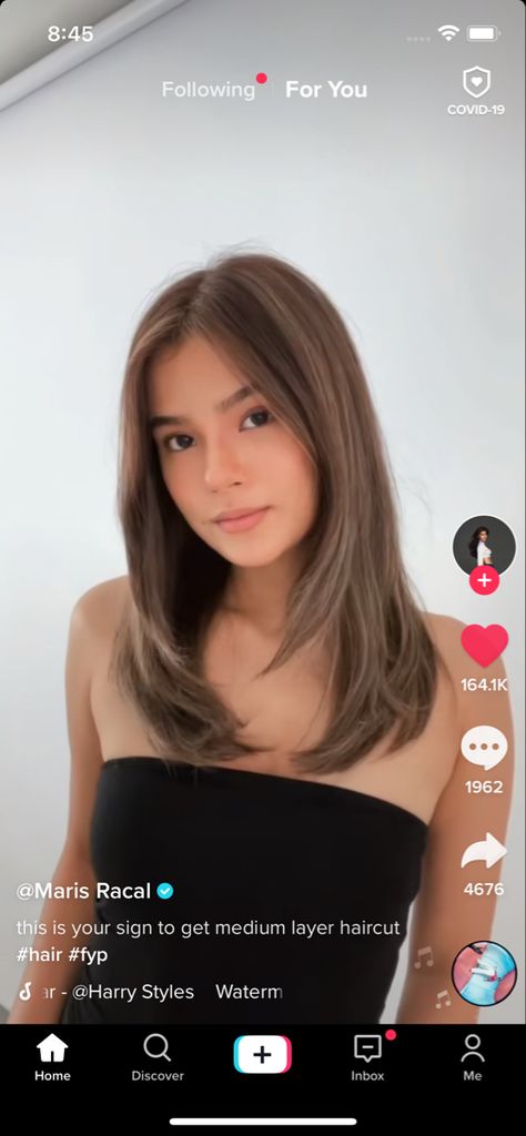 Simple Haircuts For Straight Hair, Women’s Haircuts Medium Length Straight, Brunette Layered Hair Medium Straight, Maris Racal Haircut, Medium Hair Length With Layers Straight, Subtle Layers Straight Hair, Short Hair Ideas For Straight Hair, Medium Hair With Front Layers, Medium Style Haircut With Layers