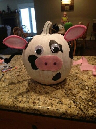 Cow Pumpkin.  #pumpkins #decorate #Halloween #fallfun #SimplyHomespun #paintedpumpkin Cow Pumpkin, Dekorasi Halloween, Pumpkin Decorating Contest, No Carve Pumpkin Decorating, Pumpkin Contest, Labu Halloween, Halloween Pumpkins Painted, Painted Pumpkin, Pumpkin Projects