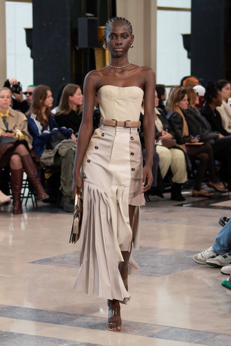 Runway Skirt, Rtw Fashion, Boheme Chic, Textured Skirt, Paneled Skirt, Beige Dresses, Indian Designer Outfits, Spring 2023, Indian Design